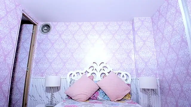 Miabloom19  online show from June 10, 2026, 11:06 pm