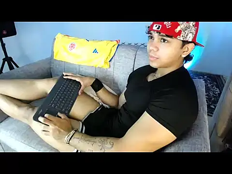 Snapshot of noahprada chatting on June 23, 2026, 3:43 pm noahprada online show from June 23, 2026, 3:43 pm