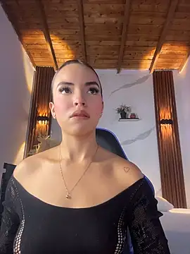 Snapshot of catalina_lafer chatting on June 3, 2026, 1:12 pm catalina lafer online show from June 3, 2026, 1:12 pm