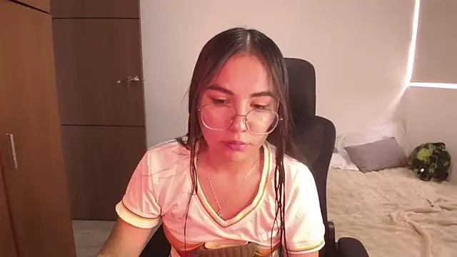 Snapshot of abbyyandmaxx chatting on July 7, 2026, 4:21 pm abbyyandmaxx online show from July 7, 2026, 4:21 pm