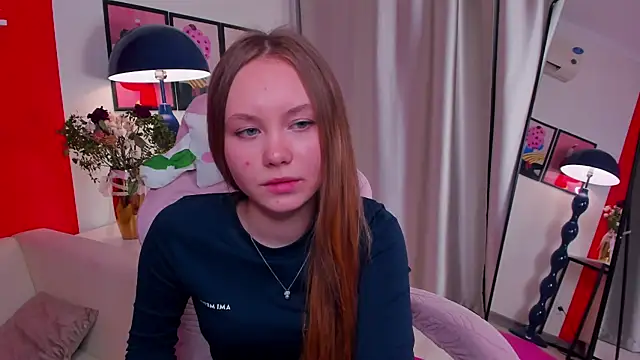 Snapshot of FloraLarsson chatting on May 5, 2026, 3:48 pm FloraLarsson online show from May 5, 2026, 3:48 pm