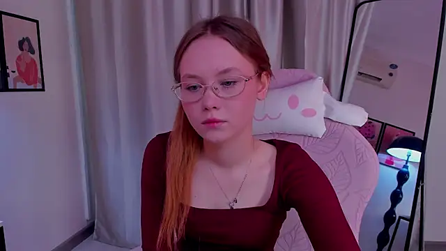Snapshot of FloraLarsson chatting on May 8, 2026, 4:16 am FloraLarsson online show from May 8, 2026, 4:16 am