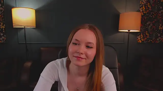 Snapshot of FloraLarsson chatting on May 2, 2026, 3:50 pm FloraLarsson online show from May 2, 2026, 3:50 pm