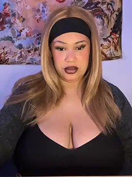 CurvyDusa online show from May 12, 2026, 5:52 pm