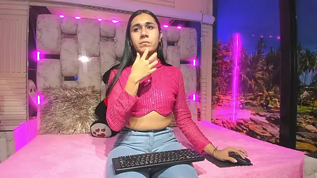 Snapshot of MahiaraHot chatting on July 14, 2026, 12:44 pm MahiaraHot online show from July 14, 2026, 12:44 pm