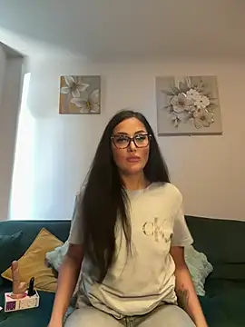 Snapshot of AnyEvyy chatting on May 18, 2026, 7:02 am AnyEvyy online show from May 18, 2026, 7:02 am