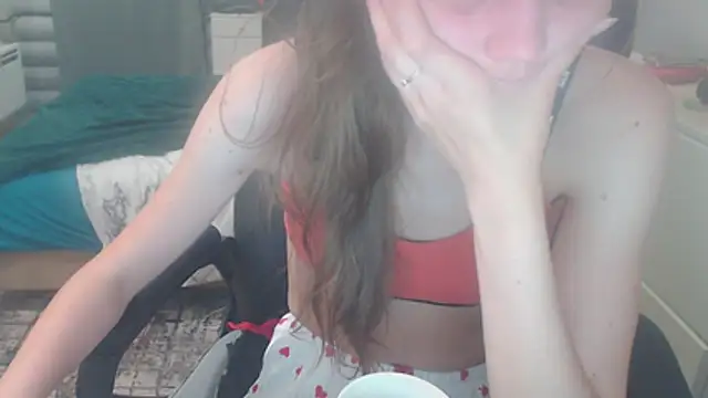 Snapshot of juili_juili chatting on May 18, 2026, 8:35 pm juili juili online show from May 18, 2026, 8:35 pm