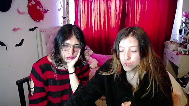 Snapshot of Blair_y_Briar chatting on June 1, 2026, 3:55 pm Blair y Briar online show from June 1, 2026, 3:55 pm