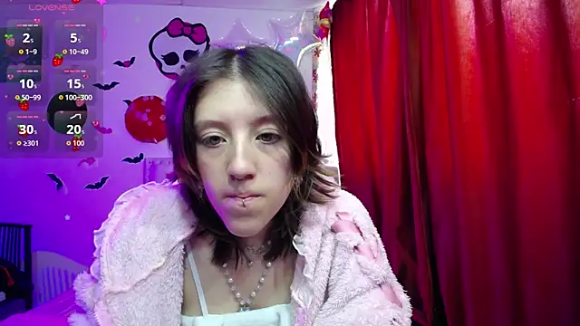 Snapshot of Blair_y_Briar chatting on June 18, 2026, 4:23 pm Blair y Briar online show from June 18, 2026, 4:23 pm