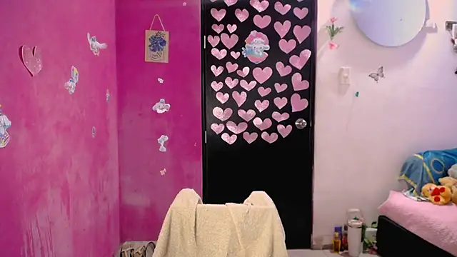 Snapshot of Kiara_tits chatting on June 10, 2026, 11:50 pm Kiara tits online show from June 10, 2026, 11:50 pm