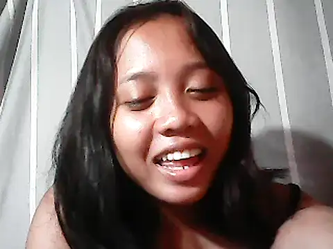 Snapshot of Yours_AsianPinayGirl18 chatting on June 11, 2026, 12:43 am Yours AsianPinayGirl18 online show from June 11, 2026, 12:43 am