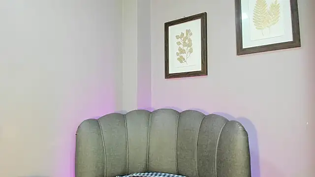Snapshot of Roxanna_moore chatting on July 21, 2026, 5:09 am Roxanna moore online show from July 21, 2026, 5:09 am