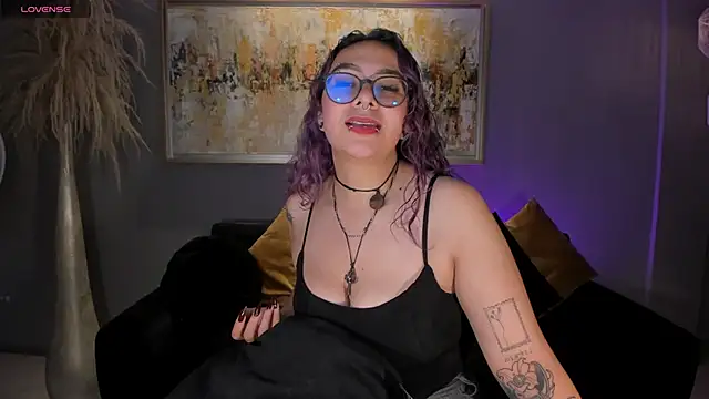Snapshot of LoiseHarper chatting on May 2, 2026, 7:41 pm LoiseHarper online show from May 2, 2026, 7:41 pm