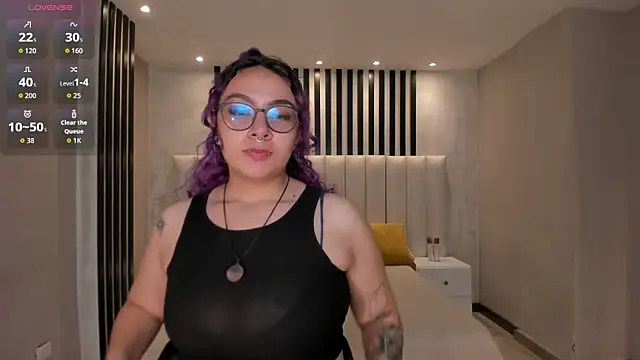 Snapshot of LoiseHarper chatting on June 10, 2026, 3:52 am LoiseHarper online show from June 10, 2026, 3:52 am