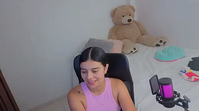 Snapshot of valerihouse_ chatting on May 9, 2026, 2:48 am valerihouse online show from May 9, 2026, 2:48 am