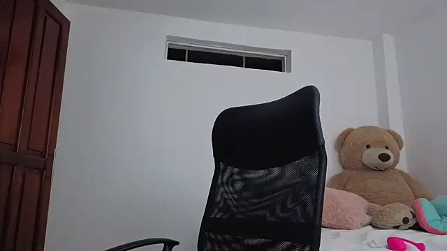 Snapshot of valerihouse_ chatting on May 8, 2026, 1:09 am valerihouse online show from May 8, 2026, 1:09 am