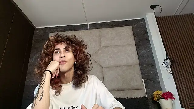 Snapshot of Divine_____ chatting on June 15, 2026, 7:24 pm Divine online show from June 15, 2026, 7:24 pm