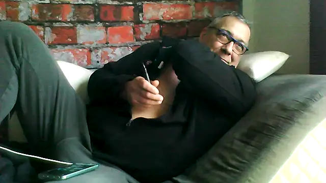 Snapshot of Soloyan chatting on December 21, 2025, 11:23 am Soloyan online show from December 21, 2025, 11:23 am