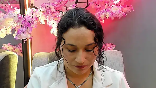 Elizabeth bennett online show from June 13, 2026, 4:27 pm