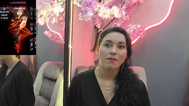Elizabeth bennett online show from May 23, 2026, 8:41 pm