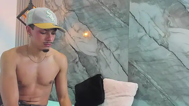 Snapshot of AlexLaurent chatting on May 14, 2026, 11:18 am AlexLaurent online show from May 14, 2026, 11:18 am