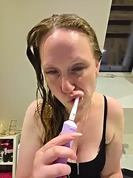 Snapshot of SweetGermanAlina chatting on May 27, 2026, 8:49 pm SweetGermanAlina online show from May 27, 2026, 8:49 pm