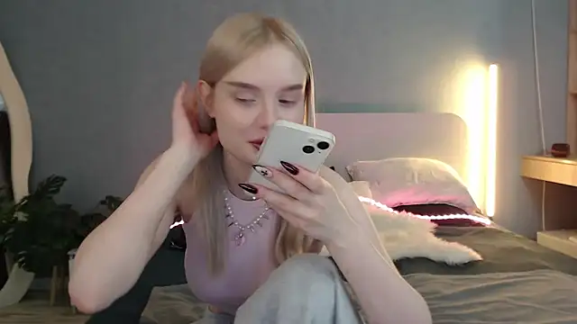 Snapshot of Angel_Share chatting on May 20, 2026, 12:40 am Angel Share online show from May 20, 2026, 12:40 am