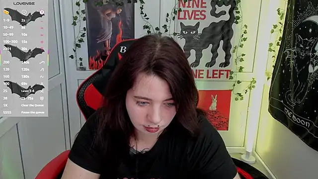 Snapshot of PurpleRune chatting on May 22, 2026, 12:47 pm PurpleRune online show from May 22, 2026, 12:47 pm