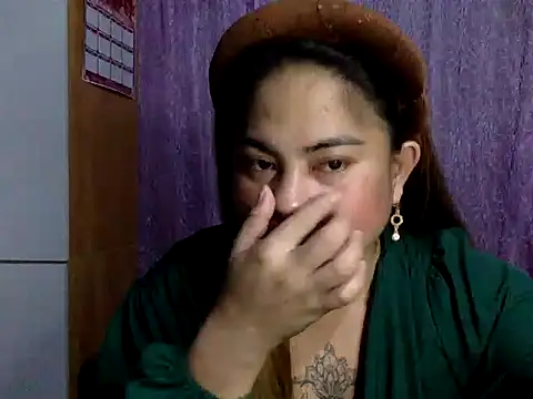 Lucy69-S online show from May 5, 2026, 3:04 pm