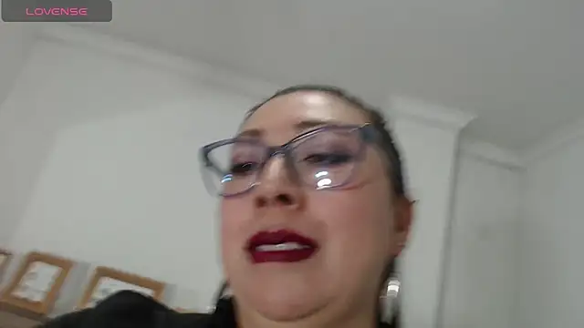 Snapshot of FranciscaVera chatting on June 3, 2026, 8:13 pm FranciscaVera online show from June 3, 2026, 8:13 pm
