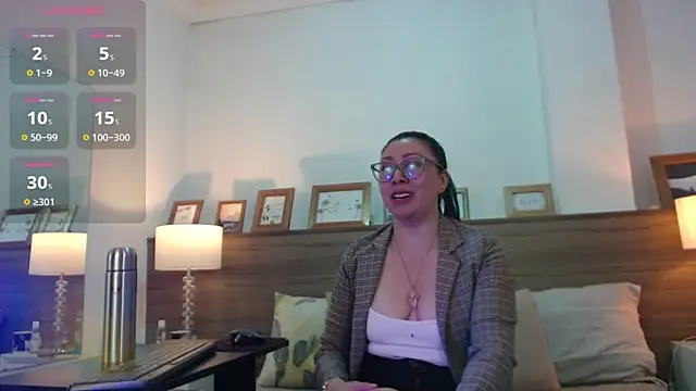 Snapshot of FranciscaVera chatting on June 9, 2026, 6:53 pm FranciscaVera online show from June 9, 2026, 6:53 pm