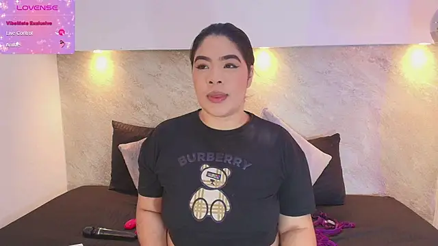Snapshot of Emma__becket1 chatting on June 21, 2026, 3:56 am Emma becket1 online show from June 21, 2026, 3:56 am