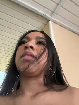 Snapshot of Dulcerouss__ chatting on August 3, 2026, 11:16 am Dulcerouss online show from August 3, 2026, 11:16 am