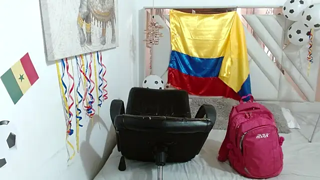 Snapshot of Laurha_ chatting on June 25, 2026, 7:30 pm Laurha online show from June 25, 2026, 7:30 pm
