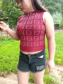 Lily Henry online show from May 10, 2026, 11:50 pm