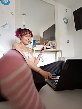 Snapshot of Ari_vibesX chatting on August 3, 2026, 10:03 pm Ari vibesX online show from August 3, 2026, 10:03 pm