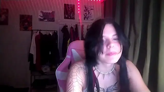 VeIvetLure online show from May 4, 2026, 4:32 pm