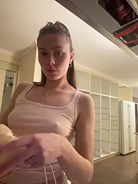Snapshot of daisycollins chatting on June 10, 2026, 9:32 am daisycollins online show from June 10, 2026, 9:32 am