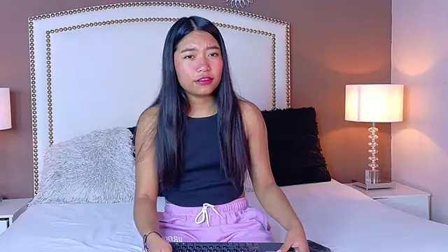 Snapshot of hanaluna_ chatting on June 15, 2026, 2:17 pm hanaluna online show from June 15, 2026, 2:17 pm