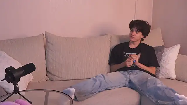 Snapshot of Jess_and_Wayne chatting on July 6, 2026, 2:46 pm Jess and Wayne online show from July 6, 2026, 2:46 pm