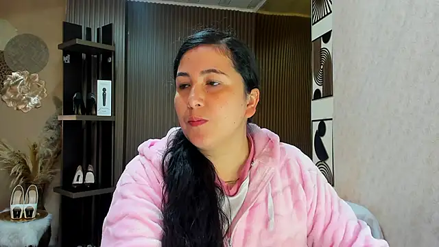 BBWLuxuryMuse online show from May 12, 2026, 11:38 am