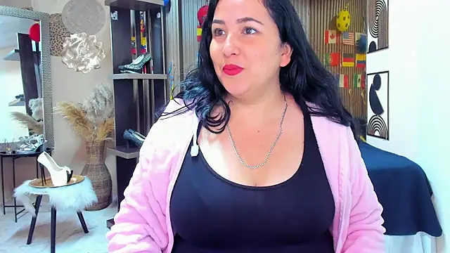Snapshot of BBWLuxuryMuse chatting on July 15, 2026, 11:50 am BBWLuxuryMuse online show from July 15, 2026, 11:50 am