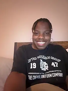 Snapshot of princesselizabeth chatting on July 1, 2026, 12:11 am princesselizabeth online show from July 1, 2026, 12:11 am
