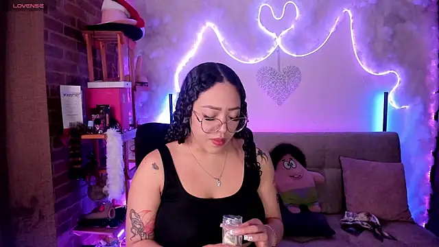Snapshot of liz_martins1 chatting on June 6, 2026, 2:17 am liz martins1 online show from June 6, 2026, 2:17 am