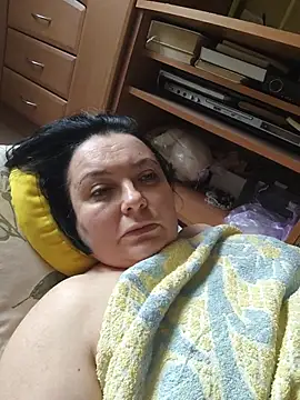 Snapshot of EmmaEmmy40 chatting on July 7, 2026, 4:32 pm EmmaEmmy40 online show from July 7, 2026, 4:32 pm