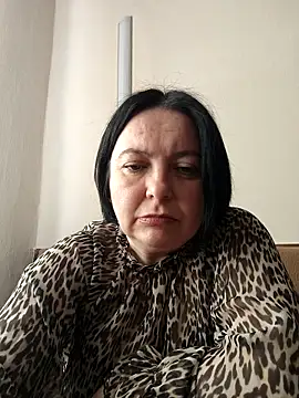 Snapshot of EmmaEmmy40 chatting on May 11, 2026, 10:38 am EmmaEmmy40 online show from May 11, 2026, 10:38 am