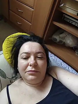 Snapshot of EmmaEmmy40 chatting on July 5, 2026, 4:19 am EmmaEmmy40 online show from July 5, 2026, 4:19 am