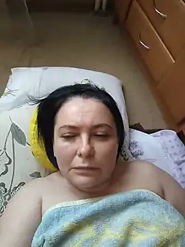 Snapshot of EmmaEmmy40 chatting on July 6, 2026, 2:13 pm EmmaEmmy40 online show from July 6, 2026, 2:13 pm