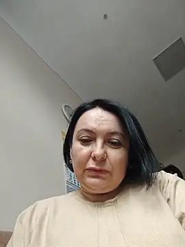 Snapshot of EmmaEmmy40 chatting on July 20, 2026, 10:33 am EmmaEmmy40 online show from July 20, 2026, 10:33 am
