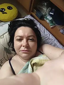 Snapshot of EmmaEmmy40 chatting on July 3, 2026, 4:08 am EmmaEmmy40 online show from July 3, 2026, 4:08 am
